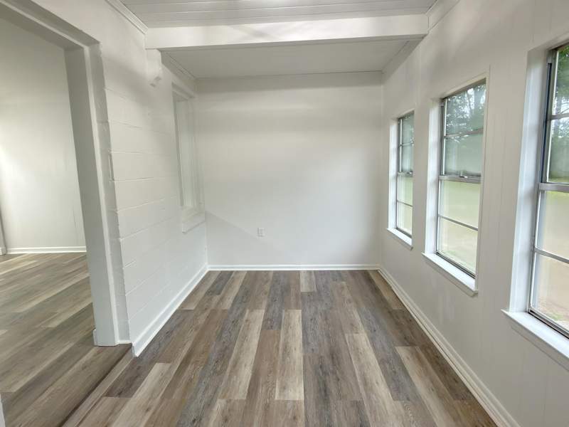 2 bedroom Detached Single Family at 215 E 3rd Avenue, Crestview, Crestview — photo 3