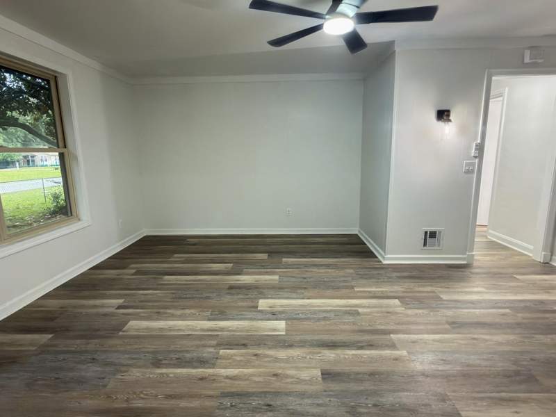 2 bedroom Detached Single Family at 215 E 3rd Avenue, Crestview, Crestview — photo 5