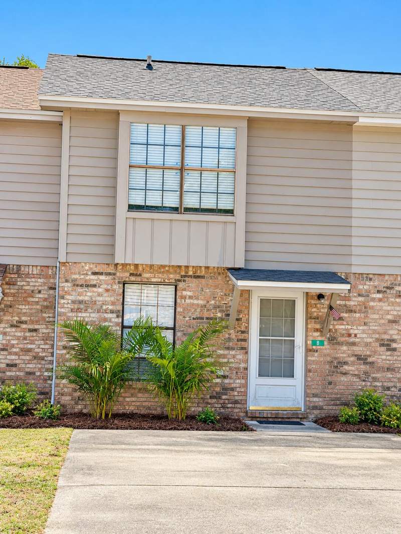 2 bedroom Townhouse at 412 NW Sea Rover Lane #B, Viking Manor Ph 1, Fort Walton Beach — photo 3
