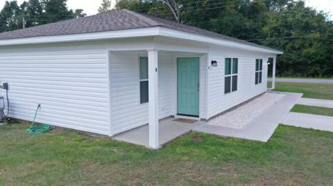 32 Constitution Avenue #A-B, DeFuniak Springs FL - photo 7 of 20