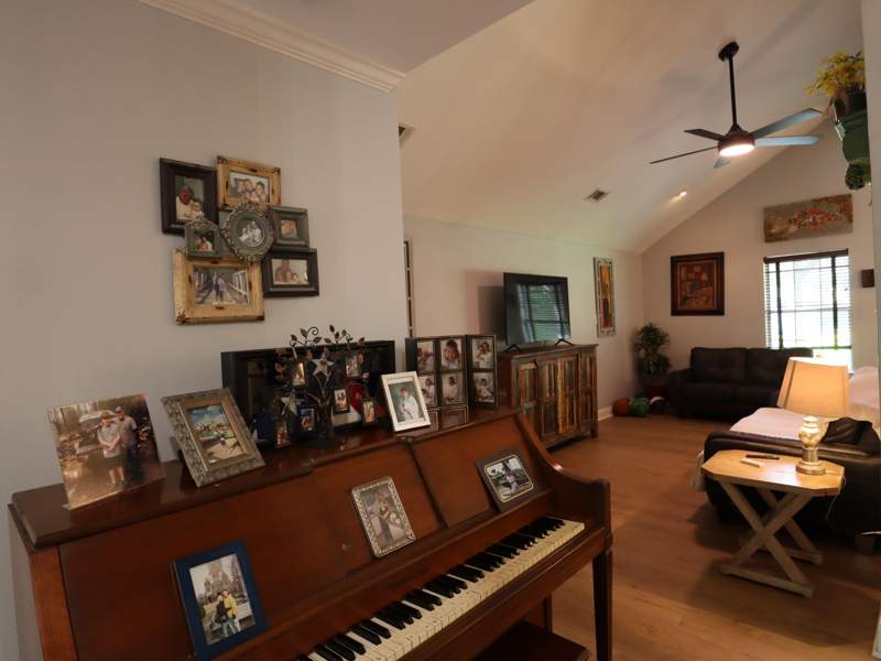 3 bedroom Detached Single Family at 59 Walton Way, Holiday Shores Est 4th Addn, Miramar Beach — photo 3