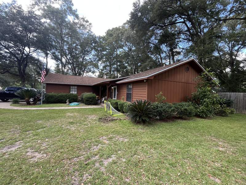 3 bedroom Detached Single Family at 6021 W Dogwood Drive, Holly Hills, Crestview — photo 2