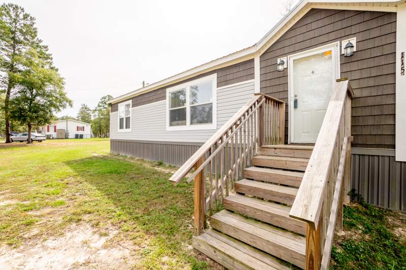4 bedroom Manufactured Home at 115 W Orange Blossom Avenue, Oakwood Hills Unit 1, DeFuniak Springs — photo 2