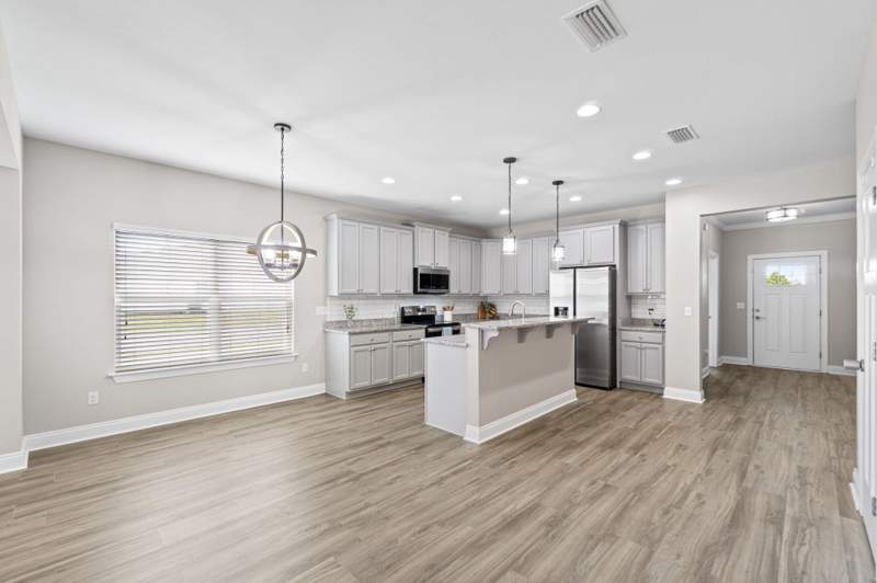 4 bedroom Detached Single Family at 844 Whispering Creek Avenue, Cross Creek Estates, Freeport — photo 5