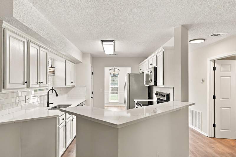 3 bedroom Detached Single Family at 938 Claeven Circle, Hunters Run S/D, Fort Walton Beach — photo 2