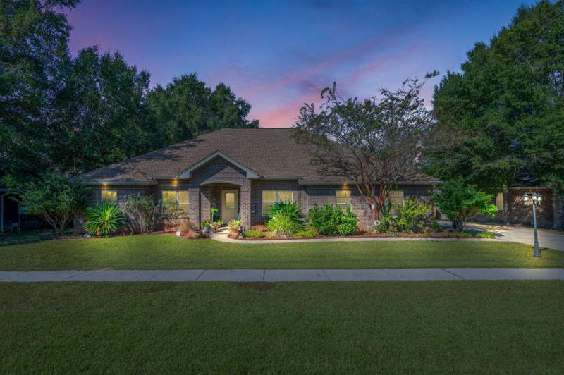 4 bedroom Detached Single Family at 6184 Hummingbird Lane, Silverwoods Estates, Crestview — photo 2