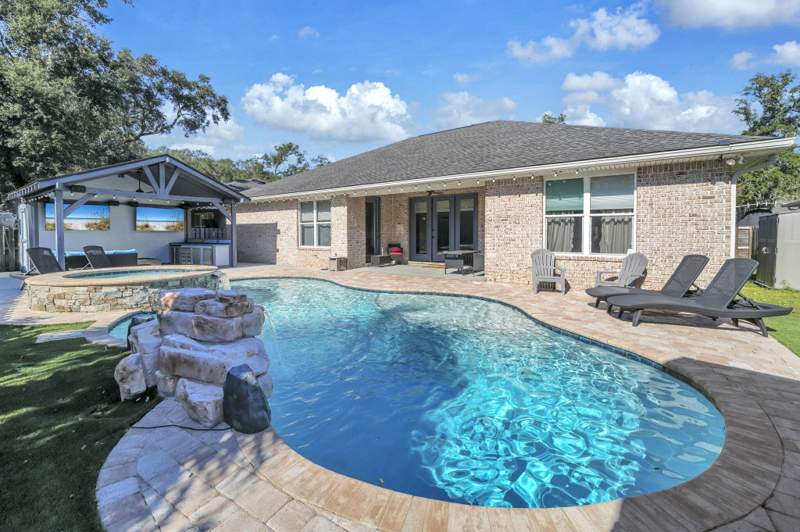 3 bedroom Detached Single Family at 38 SE Pryor Road, Olde Fort Walton, Fort Walton Beach — photo 3