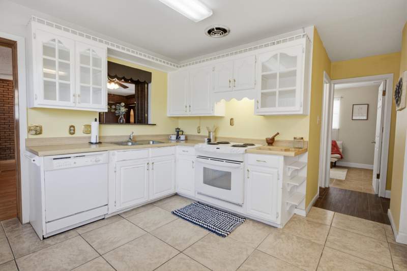 3 bedroom Detached Single Family at 104 SW Cedar Avenue, Seabreeze 5th Add Lot 17 Blk C, Fort Walton Beach — photo 3