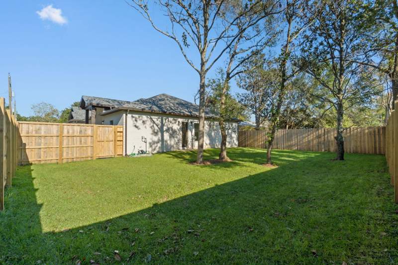 4 bedroom Detached Single Family at 708 Forest Street, Calhouns S/D, Destin — photo 2