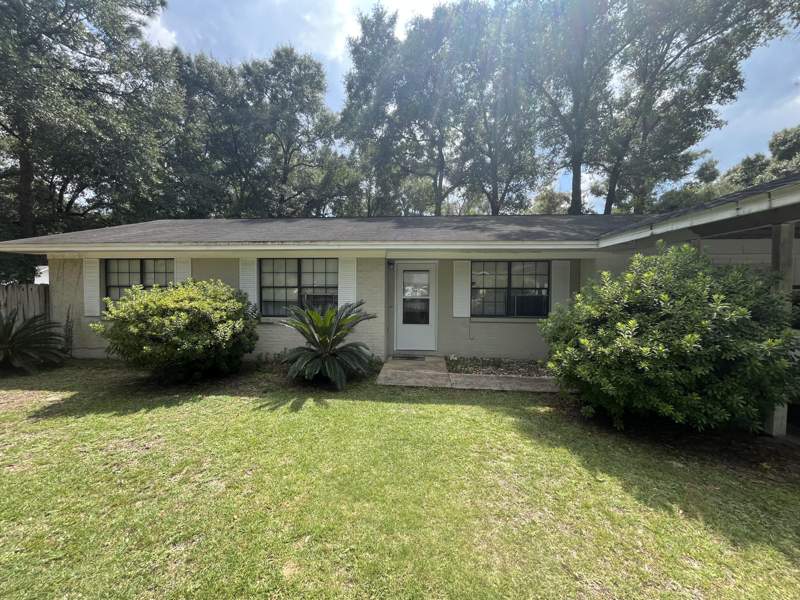 3 bedroom Detached Single Family at 301 Springwood Circle, Country Oaks Est, Crestview — photo 2