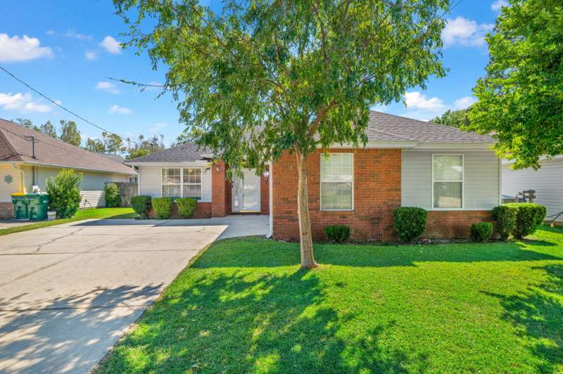 5 bedroom Detached Single Family at 418 Verb Street, Pine Knoll, Fort Walton Beach — photo 2