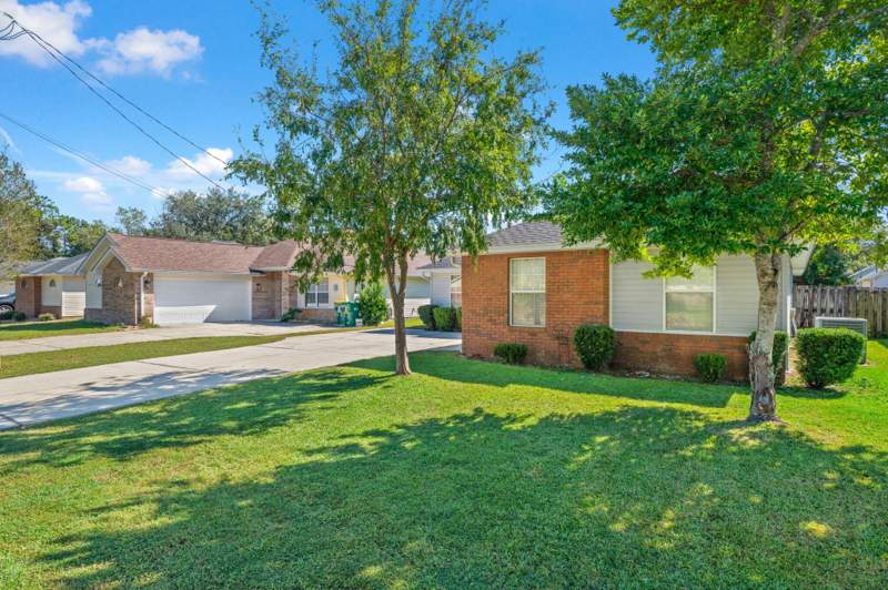 5 bedroom Detached Single Family at 418 Verb Street, Pine Knoll, Fort Walton Beach — photo 3