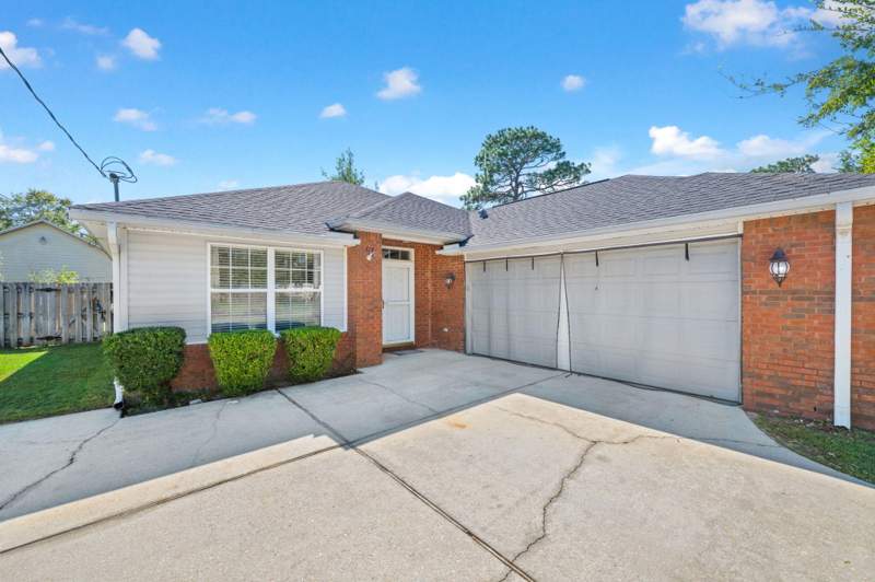 5 bedroom Detached Single Family at 418 Verb Street, Pine Knoll, Fort Walton Beach — photo 4