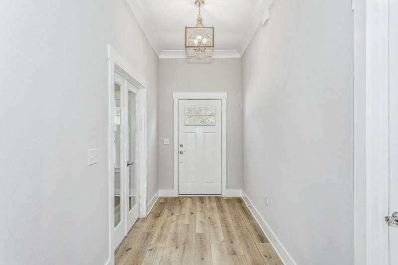 5 bedroom Detached Single Family at 80 Eastview Avenue, Valparaiso Plat 1 Lot 19 Blk 10, Valparaiso — photo 3