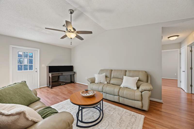 3 bedroom Detached Single Family at 9 Flora Cove, Aplin Heights S/D Ph 2, Crestview — photo 3