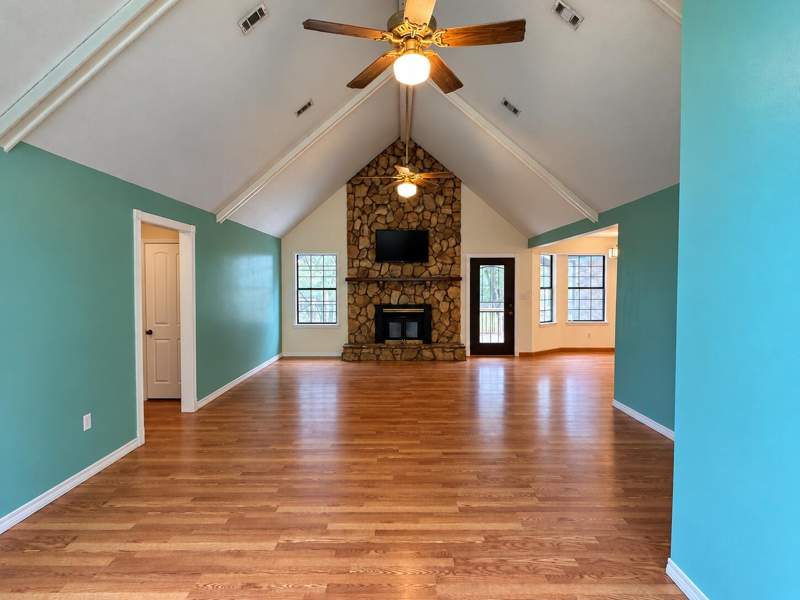 3 bedroom Detached Single Family at 6077 Terrace Lane, Crestview suburb, Crestview — photo 4