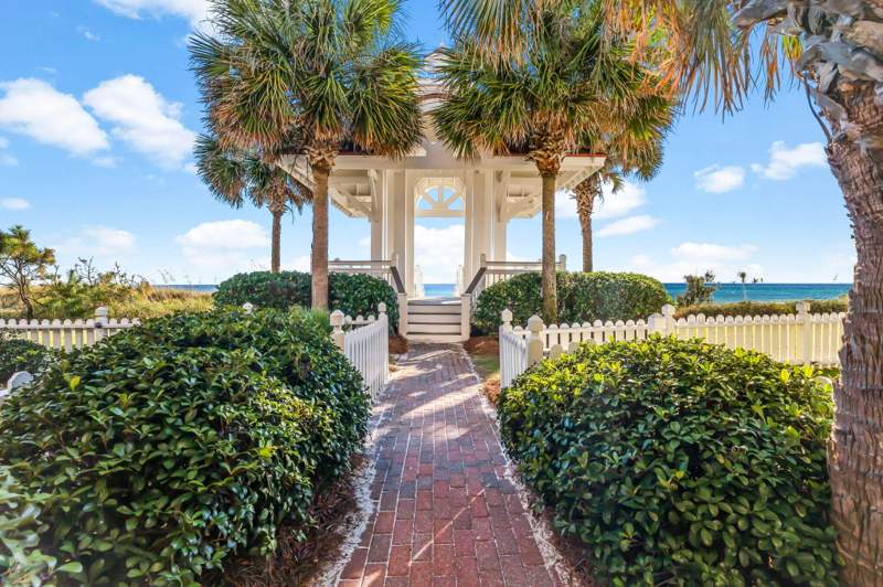 3 bedroom Detached Single Family at 93 Shipwatch Lane, Shipwatch, Miramar Beach — photo 2
