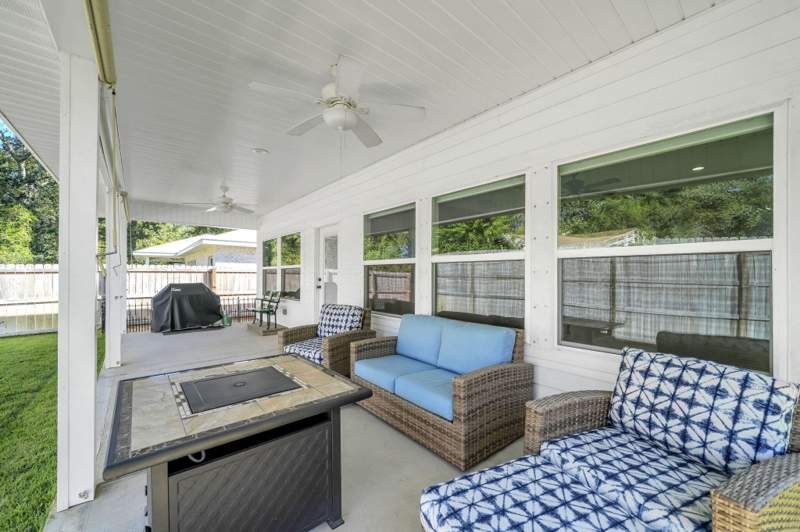 4 bedroom Detached Single Family at 236 NE Greenbrier Circle, Garnier's Beach, Fort Walton Beach — photo 3