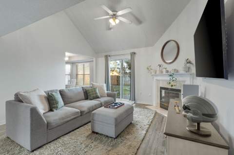 449 Bridgewater Court, Mary Esther FL - photo 7 of 40