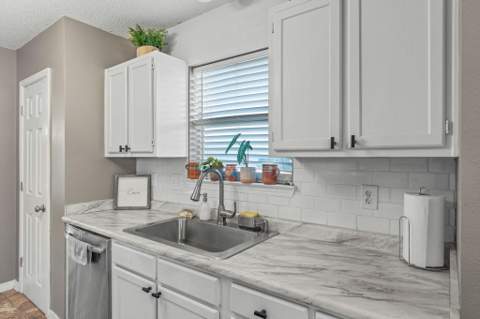 449 Bridgewater Court, Mary Esther FL - photo 15 of 40