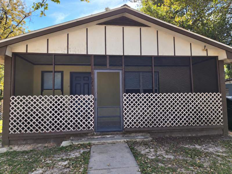 3 bedroom Detached Single Family at 623 W Griffith Avenue, Crestview, Crestview — photo 3