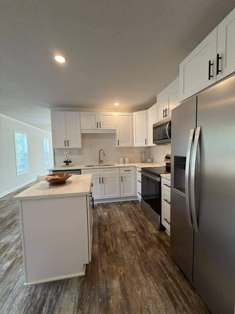 2 bedroom Mobile Home at 145 Juniper Lake Drive, Juniper Lake Estates, DeFuniak Springs — photo 2