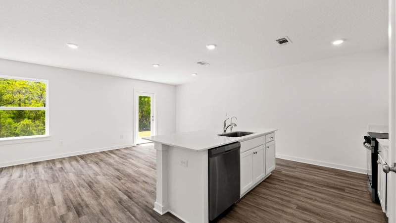 4 bedroom Detached Single Family at 317 Craftsman Way, Magnolia at the Bluffs Phase III, Freeport — photo 4