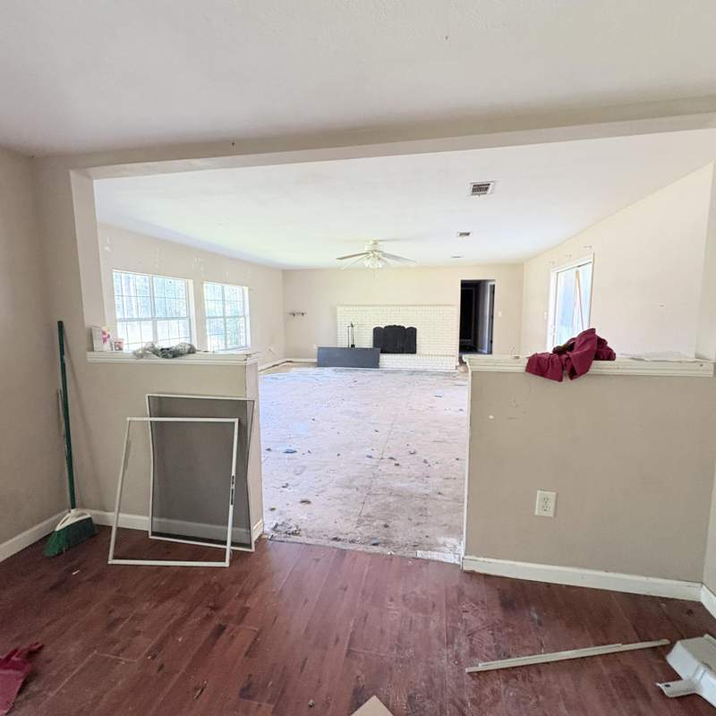 3 bedroom Detached Single Family at 656 Mcclelland Street, Crestview, Crestview — photo 3