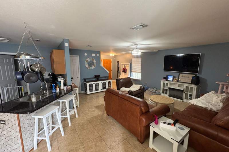 5 bedroom Detached Single Family at 20 3Rd Street, Summerwood, Shalimar — photo 3