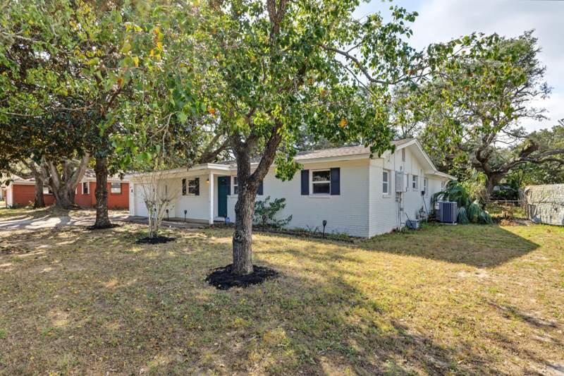 4 bedroom Detached Single Family at 48 NW Hemlock Drive, Fort Walton Beach, Fort Walton Beach — photo 2