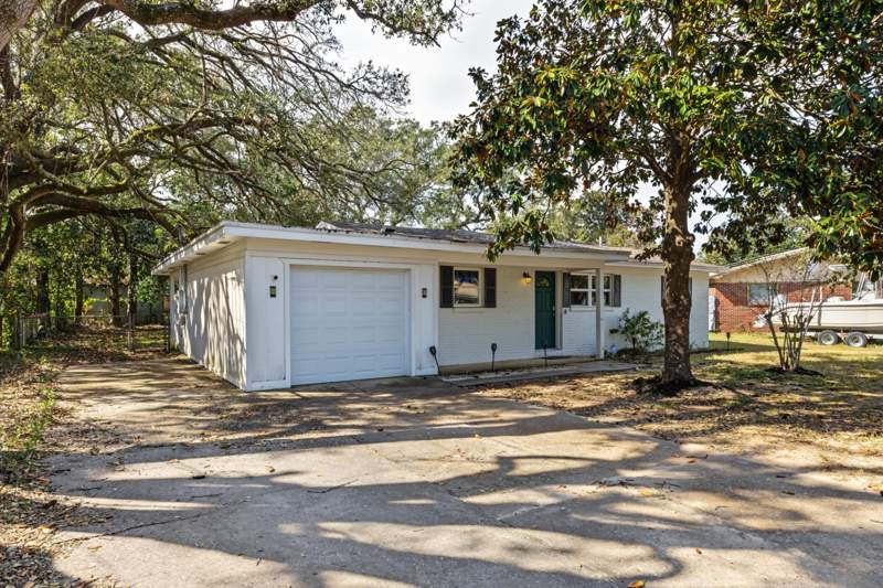 4 bedroom Detached Single Family at 48 NW Hemlock Drive, Fort Walton Beach, Fort Walton Beach — photo 3