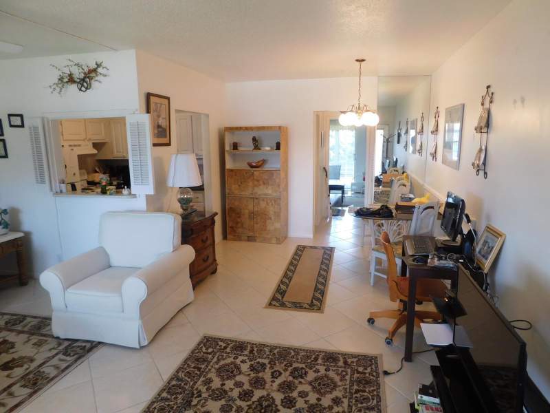 1 bedroom Condominium at 110 Salisbury E, Century Village, West Palm Beach — photo 3