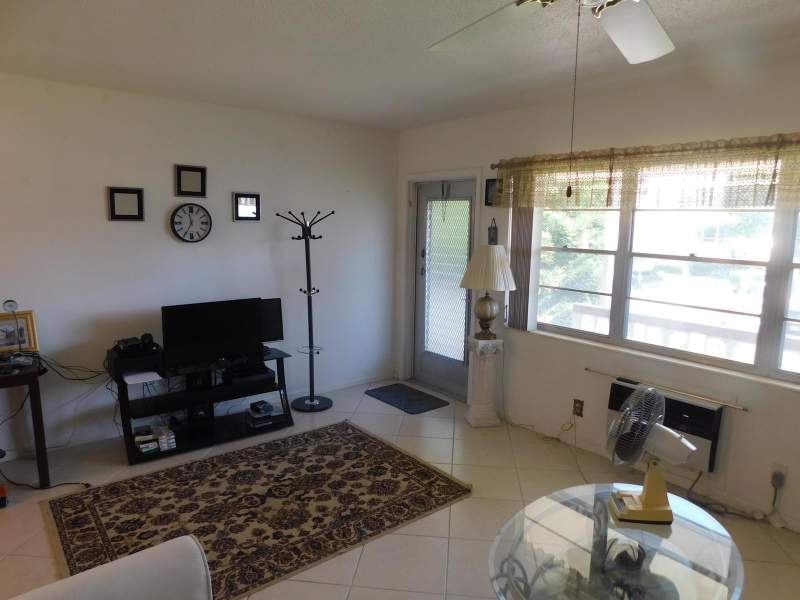 1 bedroom Condominium at 110 Salisbury E, Century Village, West Palm Beach — photo 4