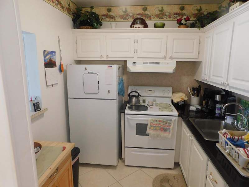 1 bedroom Condominium at 110 Salisbury E, Century Village, West Palm Beach — photo 5