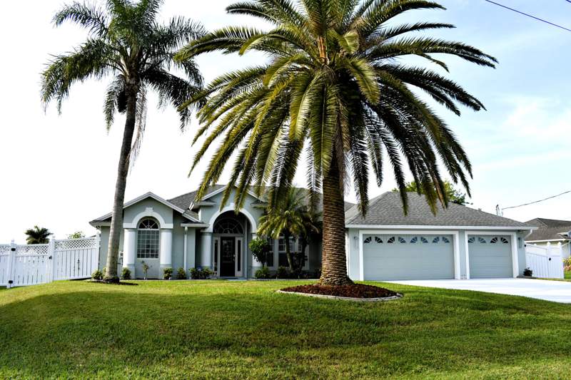 3 bedroom Single Family Residence at 830 SW College Park Road, Port St Lucie Section 41, Port St. Lucie — photo 2