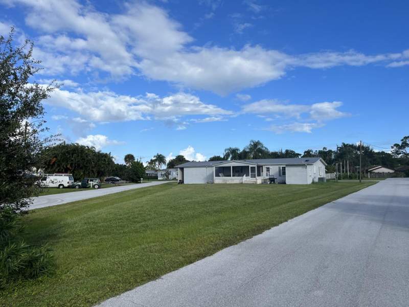3 bedroom Manufactured Home at 6325 SE Colonial Drive, Libbys Estates, Stuart — photo 2