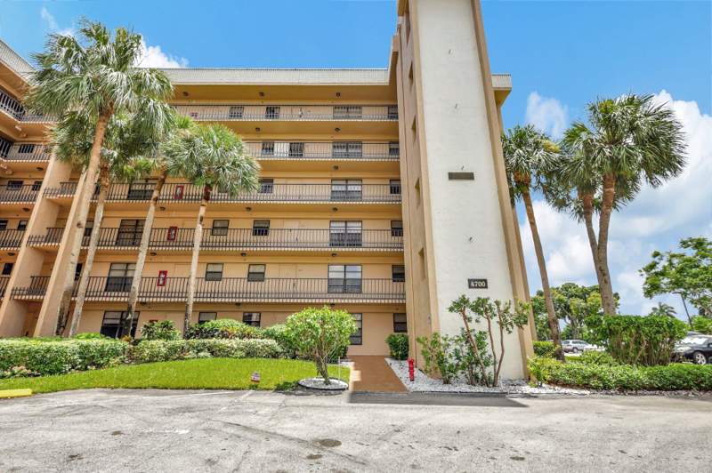 2 bedroom Condominium at 4700 W Lucerne Lakes Boulevard #507, Sunrise Of Palm Beach Condo 1,2,3,4, 14 And 17, Lake Worth — photo 3