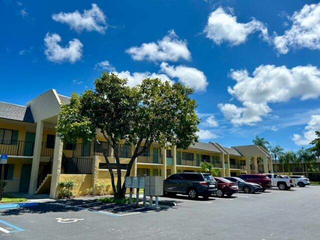 1 bedroom Condominium at 1830 W Meadows Circle #1830, Meadows On The Green Condo, Boynton Beach — photo 2