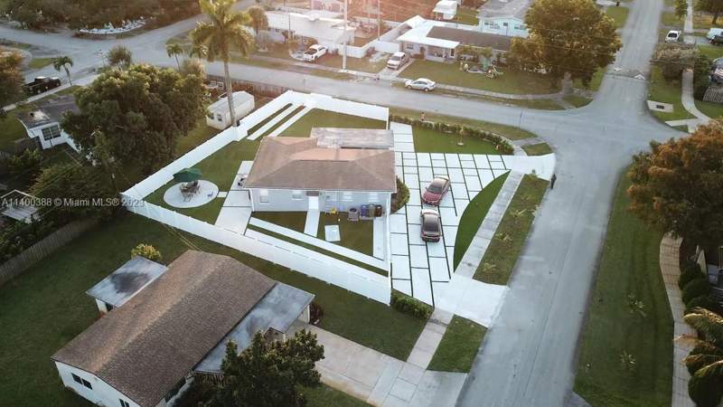 3 bedroom Single Family Residence at 3240 SW 17th Street, Riverland Village Sec 1-Replat, Fort Lauderdale — photo 2