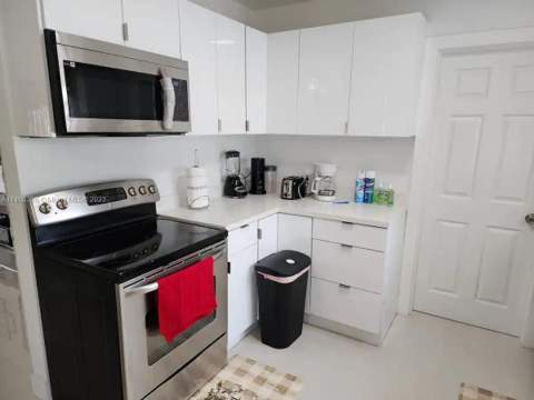 3240 SW 17th Street, Fort Lauderdale FL - photo 9 of 10