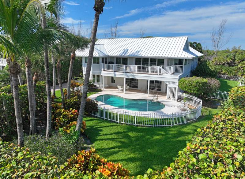 4 bedroom Single Family Residence at 162 N Beach Road, Jupiter Island, Jupiter Island — photo 2