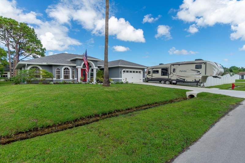 3 bedroom Single Family Residence at 1211 SW Porter Road, Port St Lucie Section 14, Port St. Lucie — photo 3