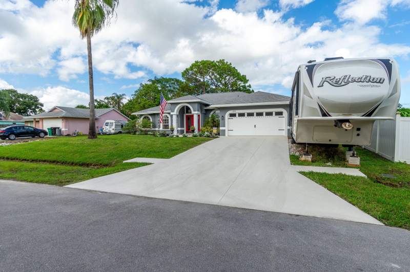 3 bedroom Single Family Residence at 1211 SW Porter Road, Port St Lucie Section 14, Port St. Lucie — photo 2