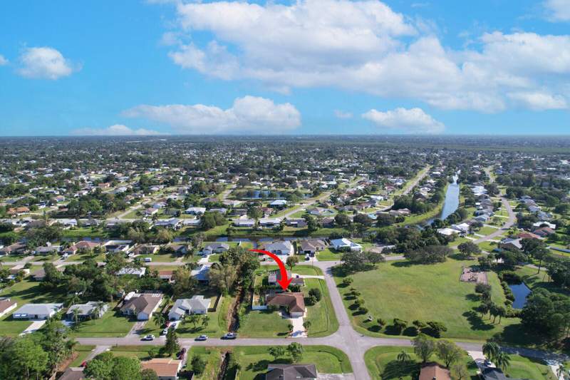 3 bedroom Single Family Residence at 1991 SE Aires Lane, Port St Lucie Section 13, Port St. Lucie — photo 4