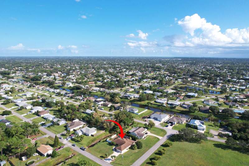 3 bedroom Single Family Residence at 1991 SE Aires Lane, Port St Lucie Section 13, Port St. Lucie — photo 3