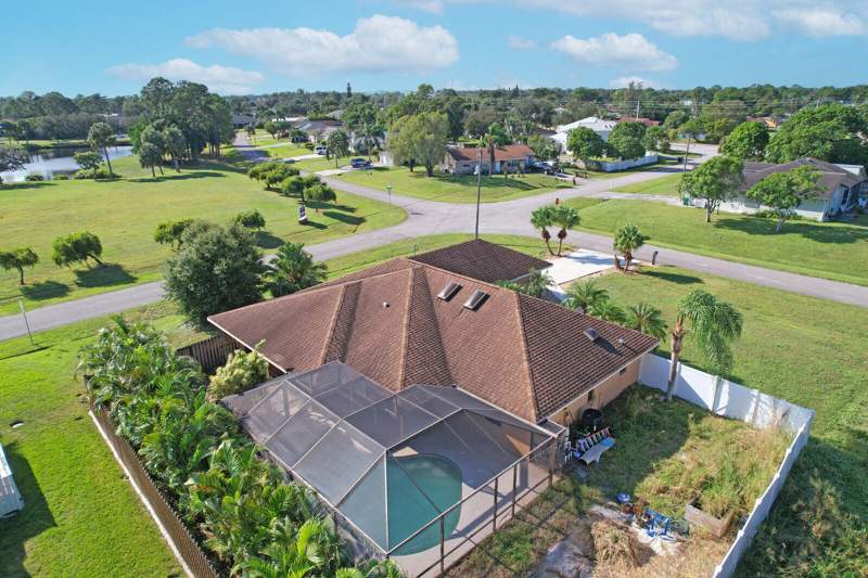 3 bedroom Single Family Residence at 1991 SE Aires Lane, Port St Lucie Section 13, Port St. Lucie — photo 5
