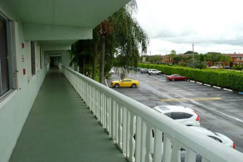 1 bedroom Condominium at 3300 Springdale Boulevard #306, Na, Palm Springs — photo 3