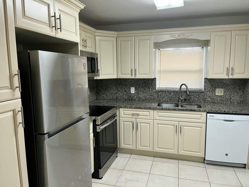 2 bedroom Villa at 1763 Abbey Road, Abbey, West Palm Beach — photo 4