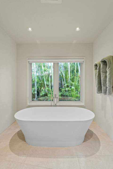 170 Beacon Lane, Jupiter Inlet Colony FL - photo 18 of 47