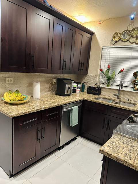833 Briggs Street, West Palm Beach FL - photo 15 of 71